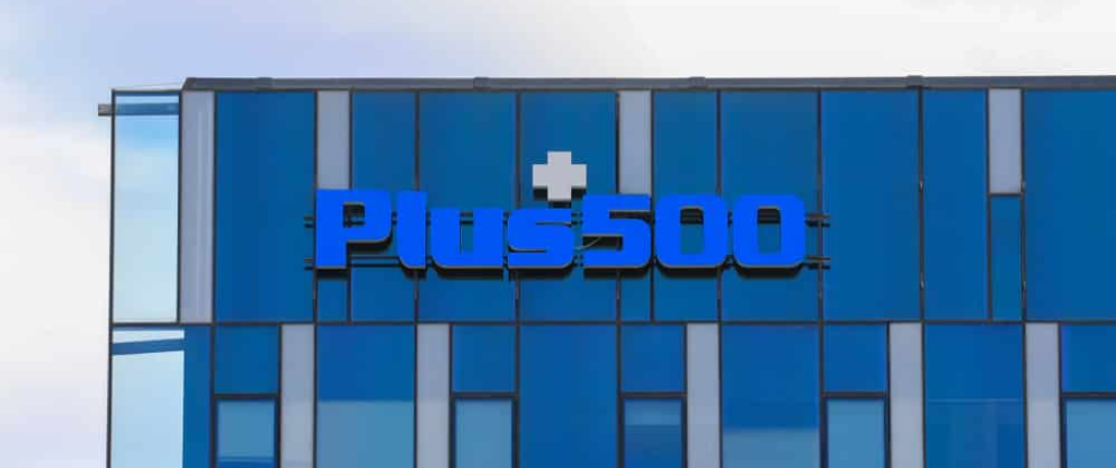 Plus500 buys back its own shares