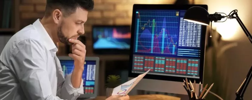 What is a financial broker?